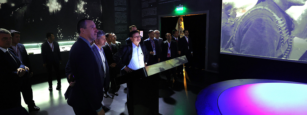 Президент Лаоса Тхонглун Сисулит посетил Музейно-храмовый комплекс Вооруженных Сил России