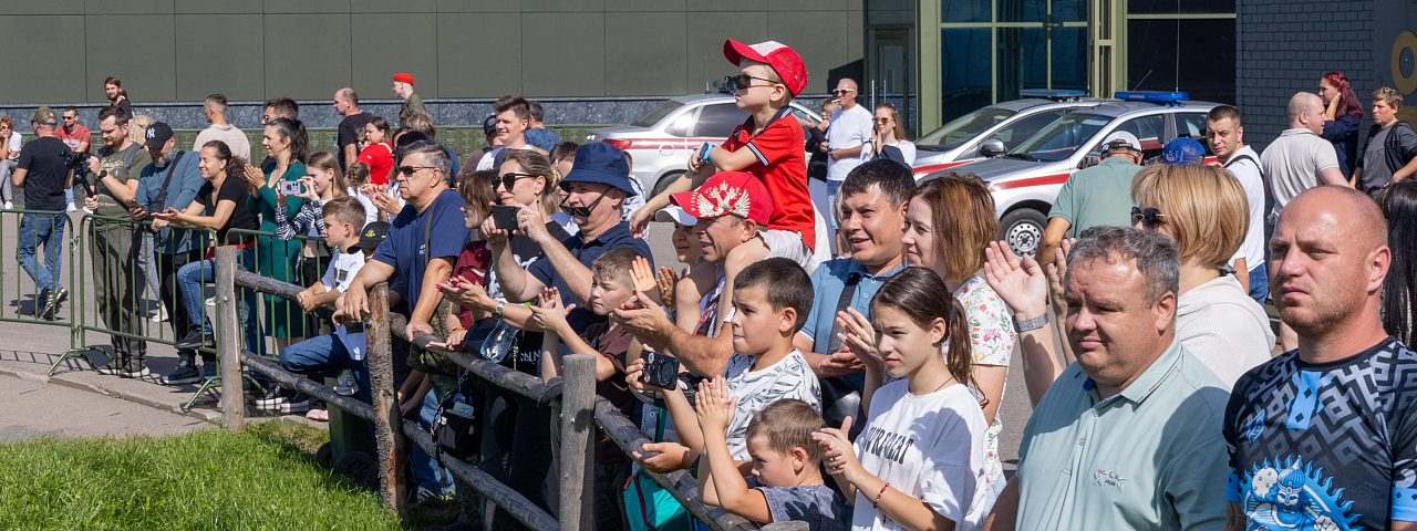 НА ПОЛЕ ПОБЕДЫ ВОССОЗДАЛИ "ОГНЕННУЮ ДУГУ"