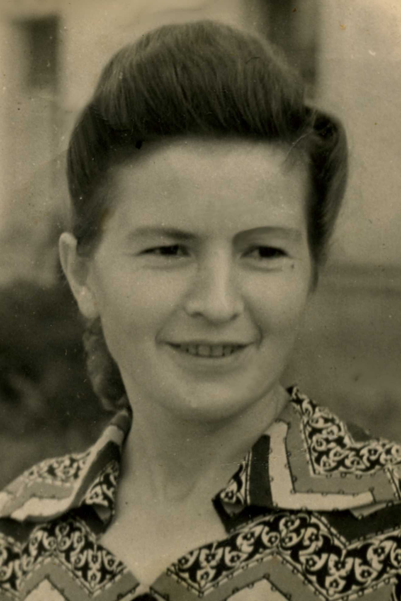 Евстратова(Креслина) Валентина Алексеевна