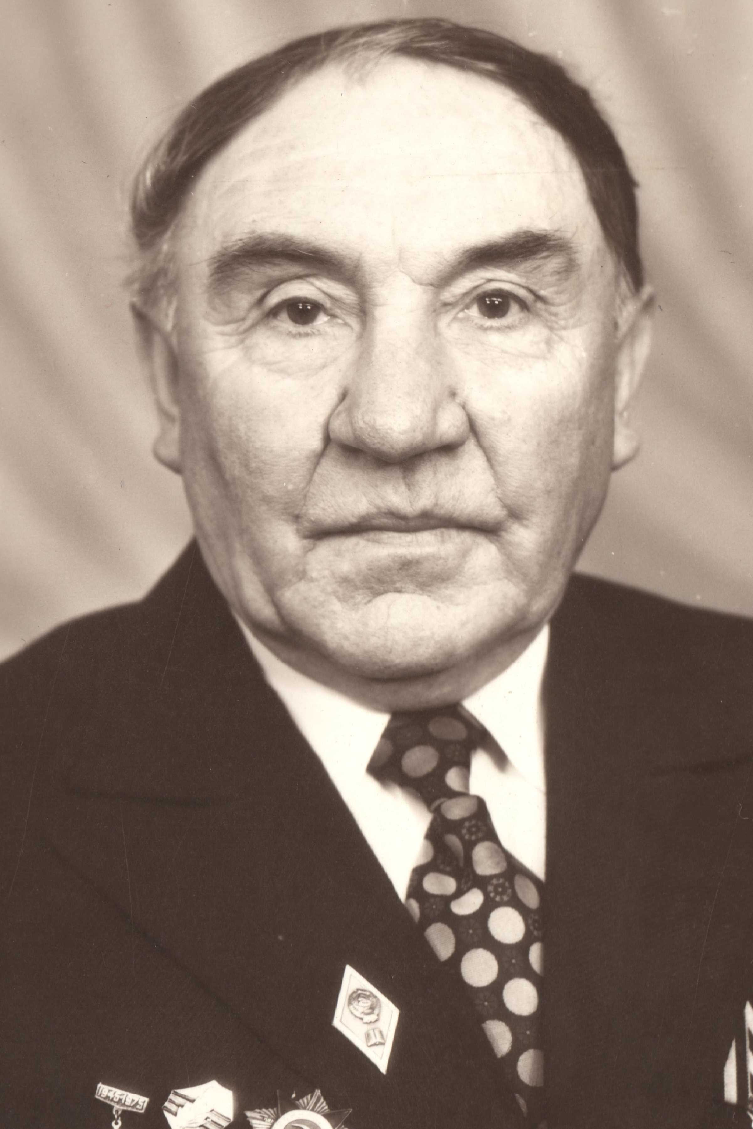 Выскочил Иосиф Лукич