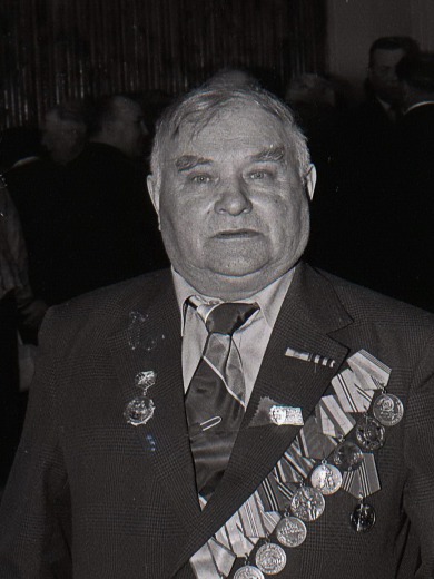 Маков Виктор Егорович