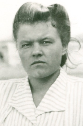 Лушникова (Чернышева) Александра Дмитриевна