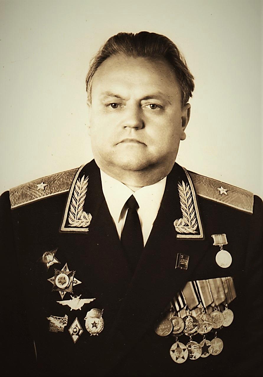 Хомутов Иван Иванович