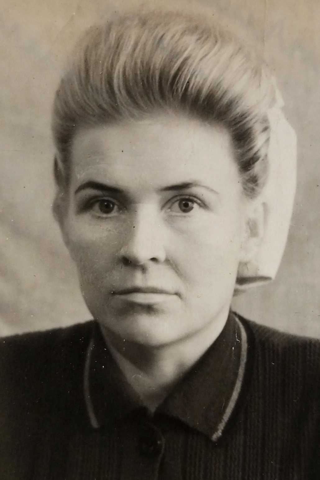 Устюжанина (Сивакова) Любовь Васильевна