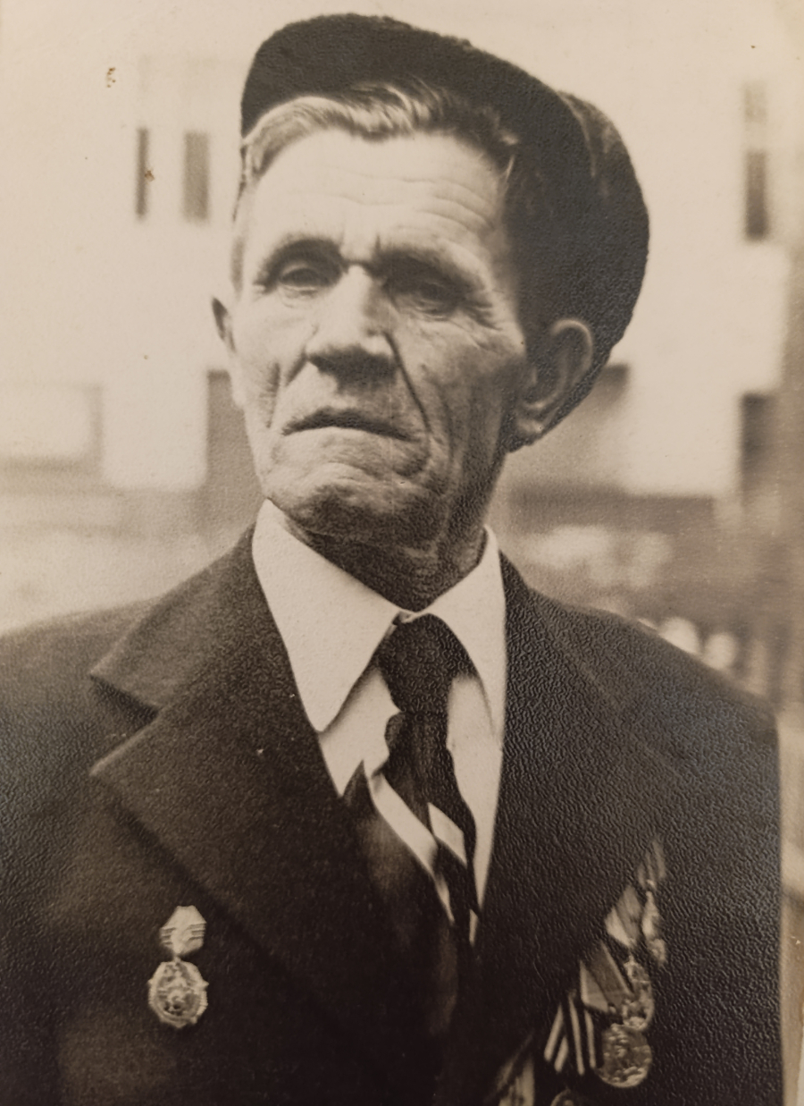 Мельников Виктор Лукич