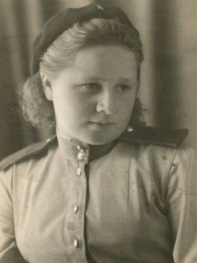 Угодина( Селиверстова) Анна Ивановна