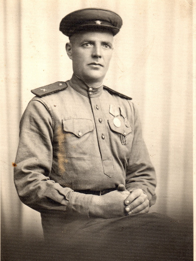 Комаров Аверьян Тимофеевич