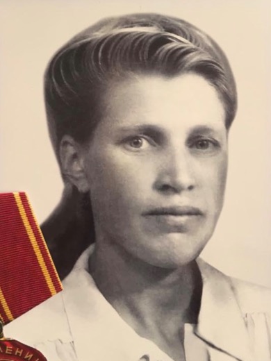 Шишлакова (Кузнецова) Елена Ивановна