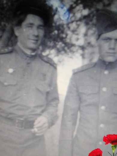 Ярославкин Иван Егорыч (Слева)