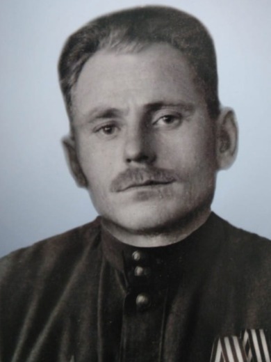 Плужник Борис Макарович