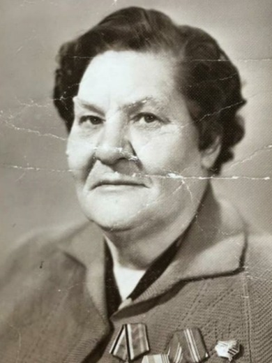 Лапшина (Титаева) Анна Андрияновна