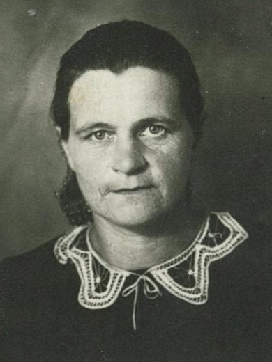 Инюшина (Русакова) Валентина Арсеньевна