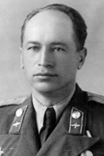 Комиссаров Петр Иванович