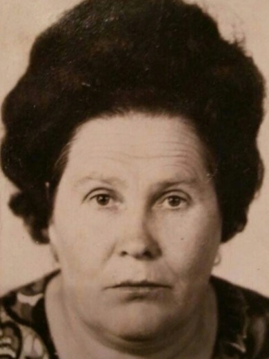 Захарова (Кретова) Анна Михайловна